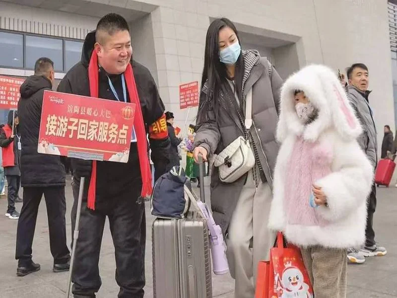 游子归乡,明天视频拜年:很高兴回到家乡,让我们一起为武汉而战